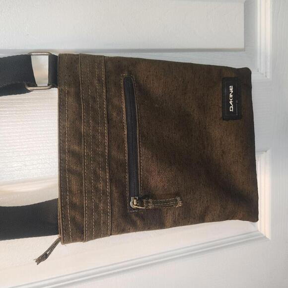 Dakine Olive Green Crossbody Bag with Adjustable Black Strap - Picture 2 of 8